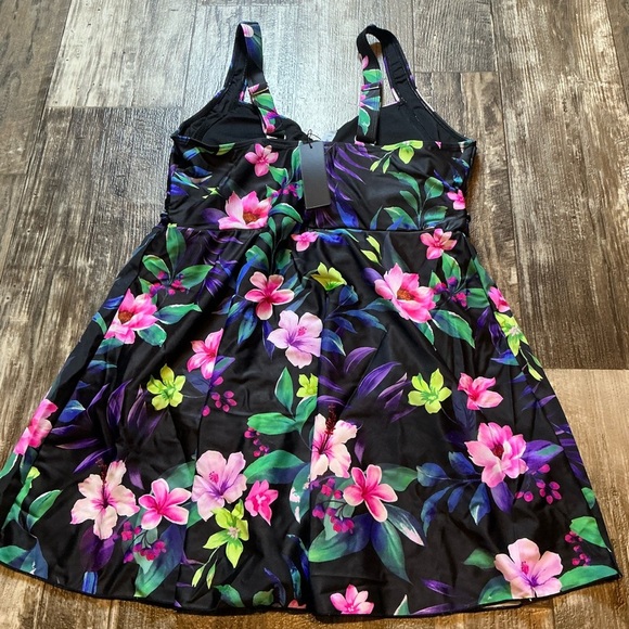 Floral One-Piece Swimsuit Size 16W - Picture 3 of 9